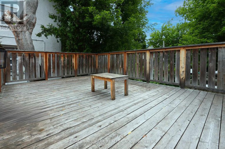 28573954/343-somerset-street-e/sandy-hill/ottawa/ontario/K1N6W6_18