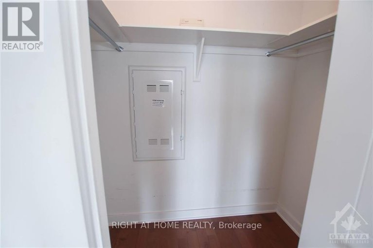 28668449/2306-40-nepean-street/ottawa-centre/ottawa/ontario/K2P0X5_14