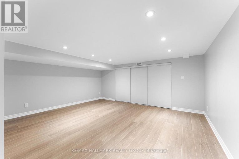 29141811/5749-knights-drive/manotick-east-to-manotick-station/ottawa/ontario/K4M1K2_42