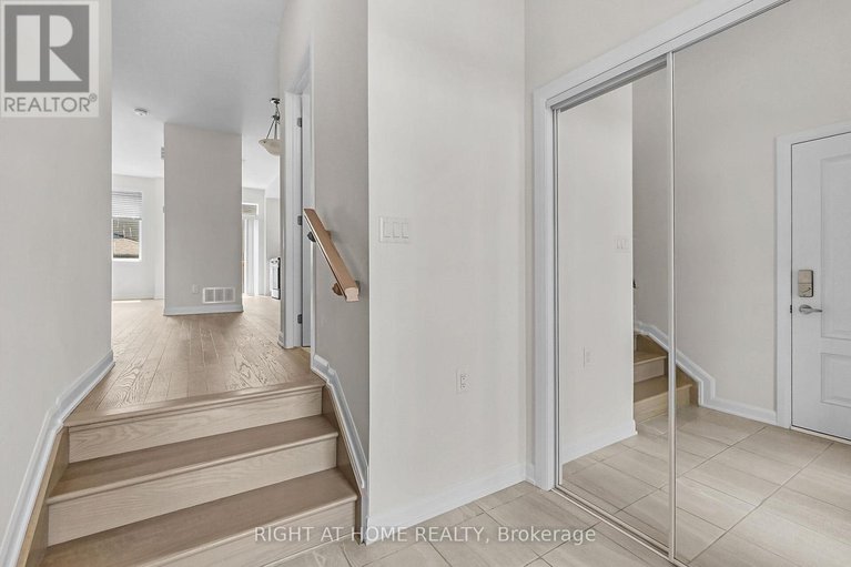 28565193/958-athenry-court/half-moon-bay/ottawa/ontario/K2J7E1_6