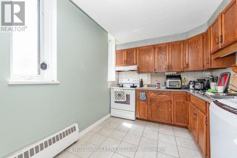 28339267/8-1356-meadowlands-drive-e/borden-farmstewart-farmcarleton-heightsparkwood-hills/ottawa/ontario/K2E6K6_13