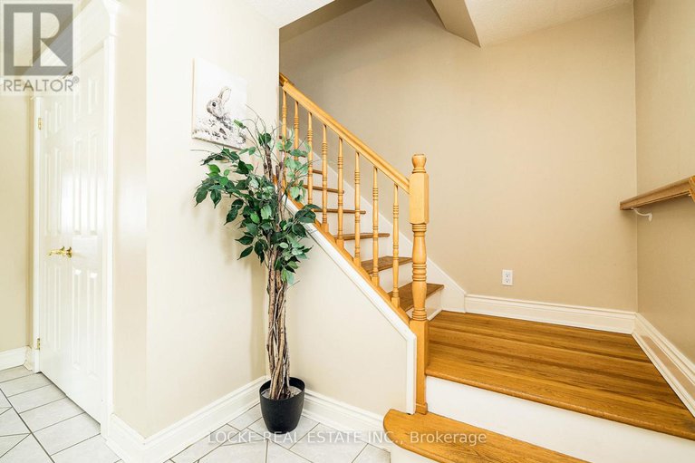 29431769/279-hoylake-crescent/bilberry-creekqueenswood-heights/ottawa/ontario/K1E1M1_22