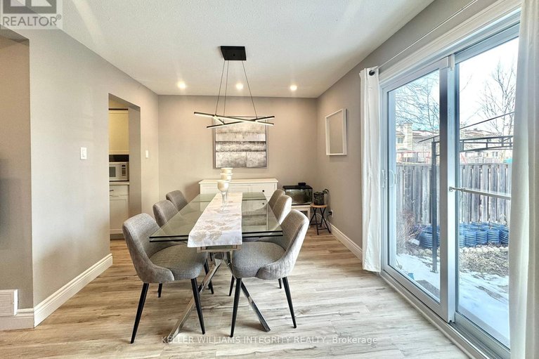 28154215/22-1584-hoskins-crescent/fallingbrookpineridge/ottawa/ontario/K4A2J1_8