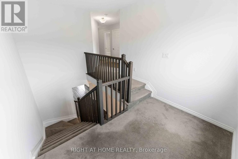 29608682/404-edgevalley-court/stittsville-north/ottawa/ontario/K2S2R3_18