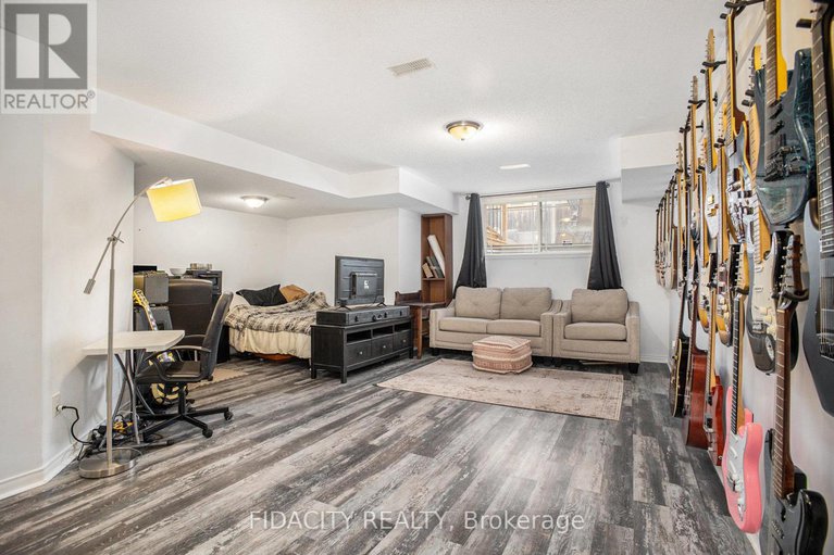 28418816/1493-carronbridge-circle/emerald-meadowstrailwest/ottawa/ontario/K2M0G7_20