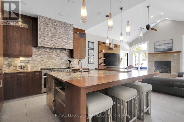 28765946/5849-queenscourt-crescent/manotick-east-to-manotick-station/ottawa/ontario/K4M1K3_15