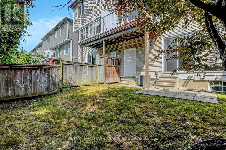28576253/553-burleigh-private/cyrville/ottawa/ontario/K1J1J9_27