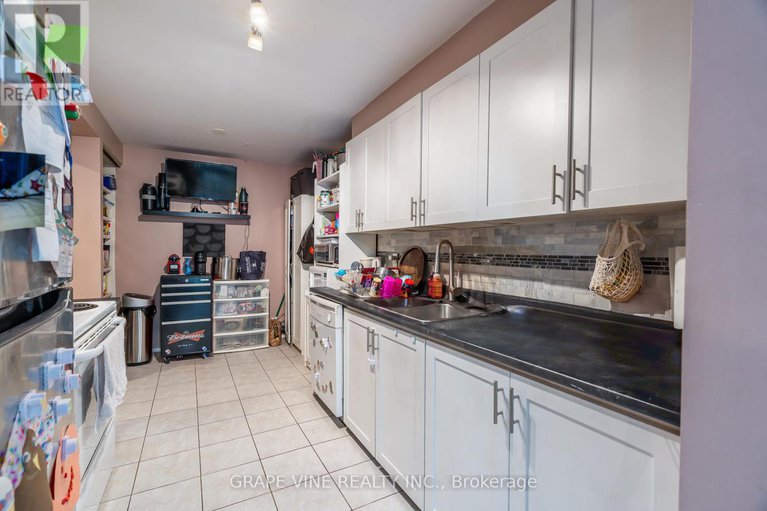 28512163/b-30b-castlebrook-lane/centrepointe/ottawa/ontario/K2G5G5_7