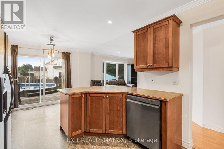 28580585/67-renoir-drive/embrun/russell/ontario/K0A1W0_15