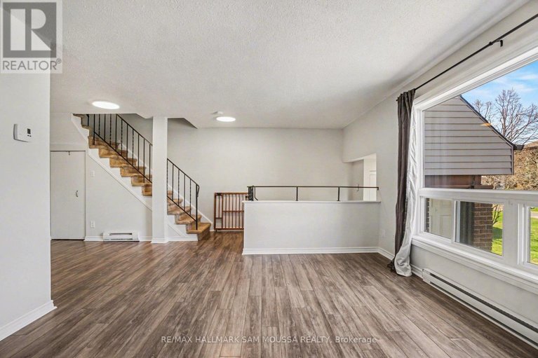 29672531/28c-woodvale-green/craig-henrywoodvale/ottawa/ontario/K2G4H4_12