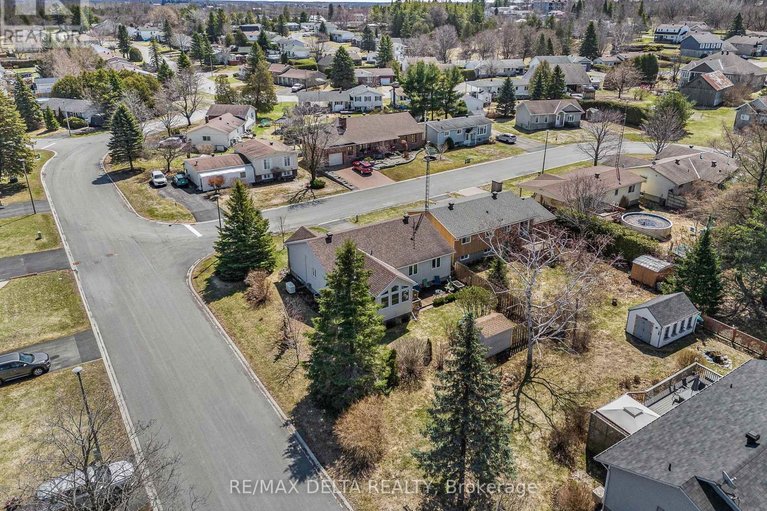 29633176/48-stephens-street/vankleek-hill/champlain/ontario/K0B1R0_41