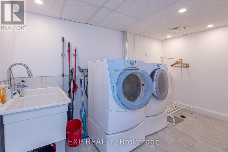 29367435/1473-rosebella-avenue-w/blossom-parkkemp-parkfindlay-creek/ottawa/ontario/K1T1E5_29