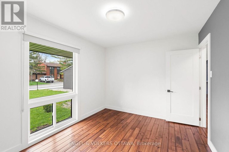28294344/70-varley-drive/beaverbrook/ottawa/ontario/K2K1H2_29