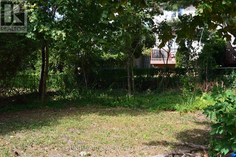 28849101/1241-collins-avenue/ridgemont/ottawa/ontario/K1V6C9_4
