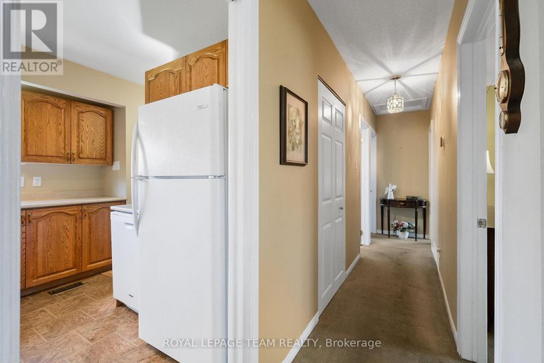 28636832/41-viewmount-drive/meadowlandscrestview/ottawa/ontario/K2G3C4_12