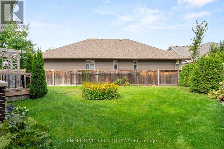 28806486/27-esquimault-avenue/bruce-farmgraham-parkqualicumbellands/ottawa/ontario/K2H6Z4_43
