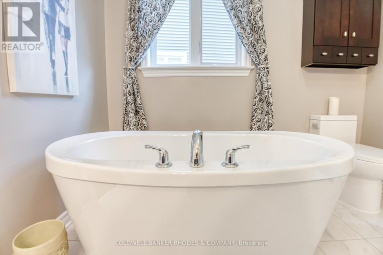 28619246/454-creekview-way/blossom-parkkemp-parkfindlay-creek/ottawa/ontario/K1T0J5_13
