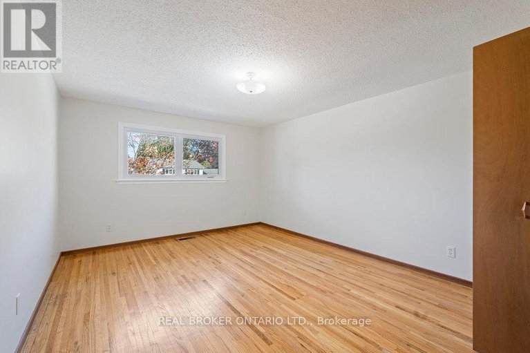 28986692/60-westpark-drive/blackburn-hamlet/ottawa/ontario/K1B3E5_25