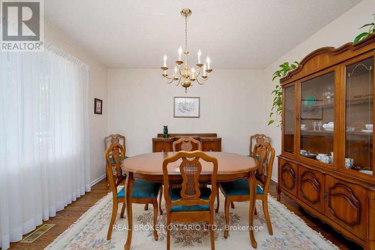 28522793/31-oakhurst-crescent/blackburn-hamlet/ottawa/ontario/K1B4A5_8