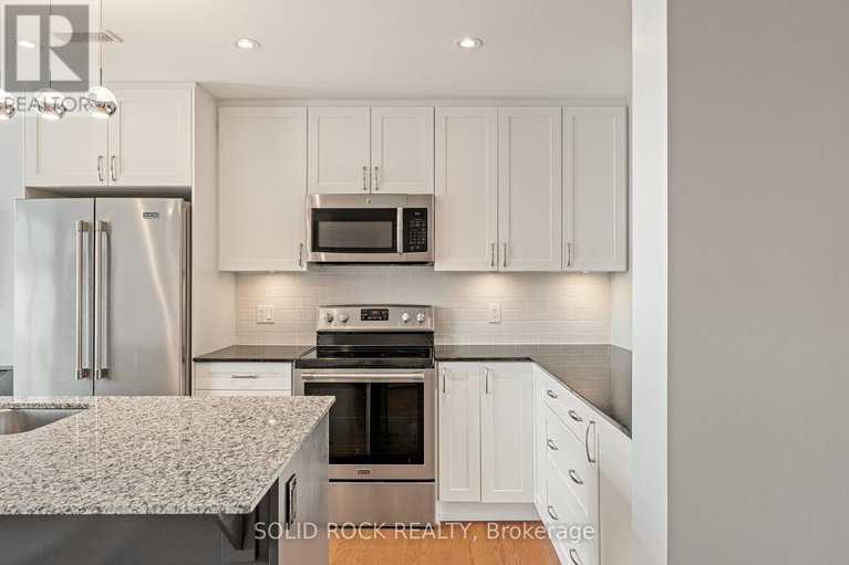 28694497/301-345-elizabeth-cosgrove-private/mer-bleuebradley-estatesanderson-park/ottawa/ontario/K1W0K6_10