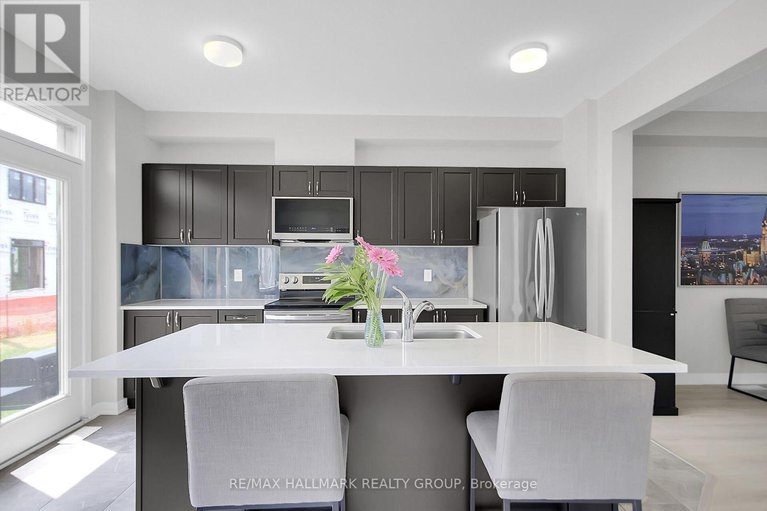 28480332/676-quilter-row/goulbourn-twp-from-franktown-rdsouth-to-rideau/ottawa/ontario/K0A2Z0_16