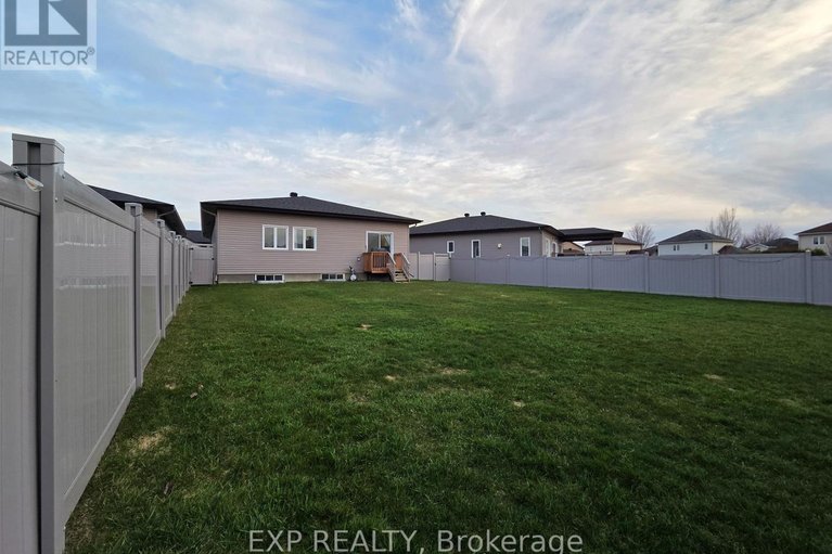 29674453/92-chateauguay-street/embrun/russell/ontario/K0A1W0_3