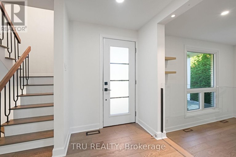 29269815/12-apache-crescent/city-viewskylinefisher-heightsparkwood-hills/ottawa/ontario/K2E6H7_9