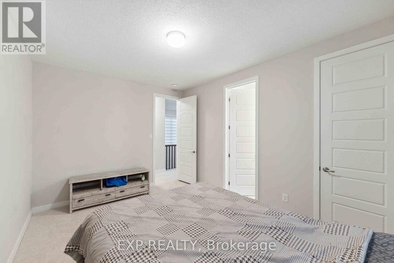 27724869/1053-showman-street-s/ottawa/ontario/K0A2Z0_27