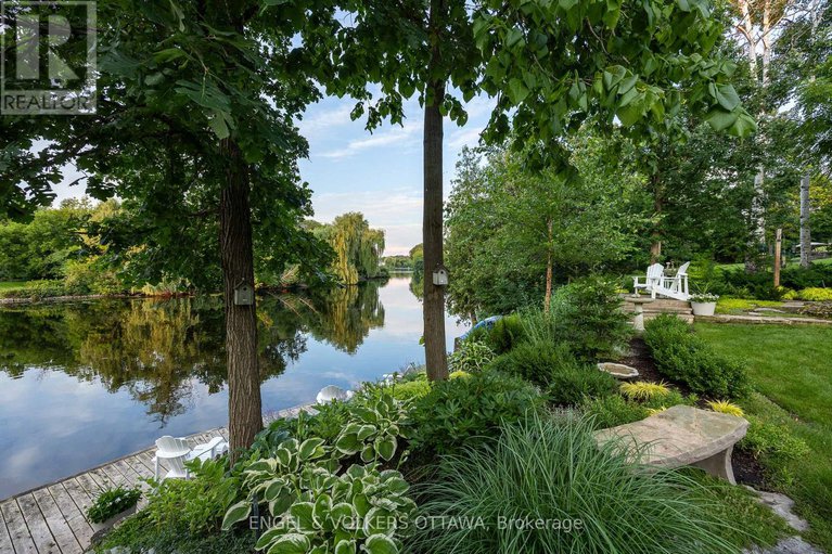28062589/5651-herwig-place/manotick-south-to-roger-stevens/ottawa/ontario/K4M1B3_47
