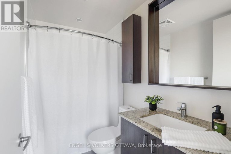 28825352/813-7-marquette-avenue/vanier/ottawa/ontario/K1L8A7_11