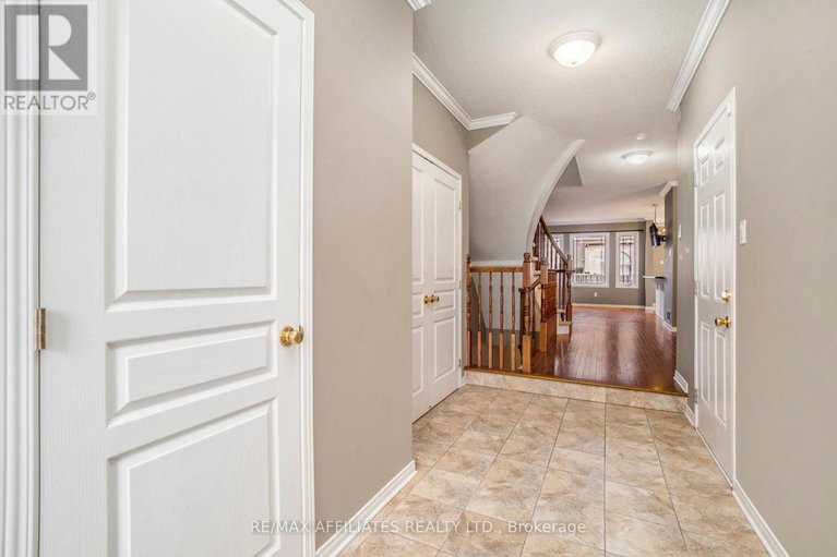 28803374/714-regiment-avenue/emerald-meadowstrailwest/ottawa/ontario/K2M0E3_2