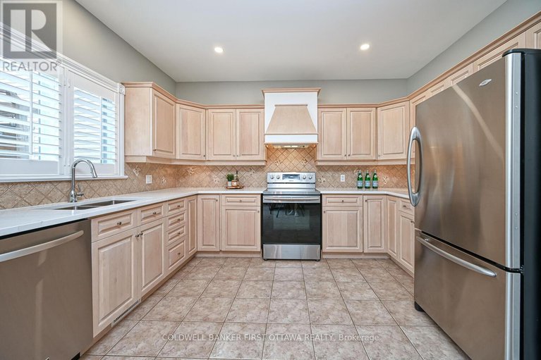 28809016/105-sirocco-crescent/stittsville-north/ottawa/ontario/K2S2C9_18