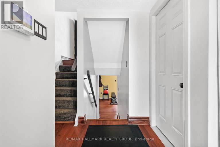 29211588/3205-uplands-drive/hunt-club-woods/ottawa/ontario/K1V9T3_4