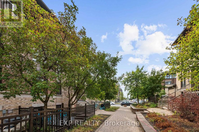 28826800/114-a-lindenshade-drive/strandherd/ottawa/ontario/K2J5R5_6