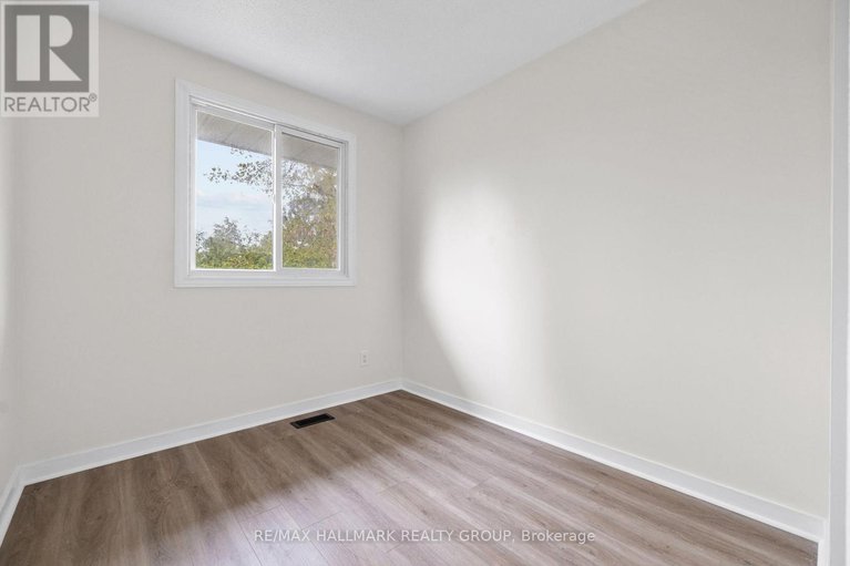 28559937/48-1955-greenway-parkway/blackburn-hamlet-south/ottawa/ontario/K1B5A9_24