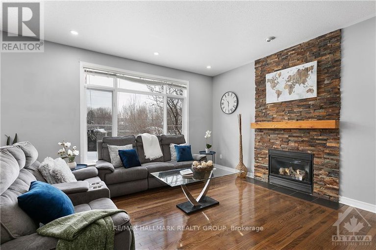 28301272/4464-shoreline-drive/riverside-southgloucester-glen/ottawa/ontario/K1V1R7_5