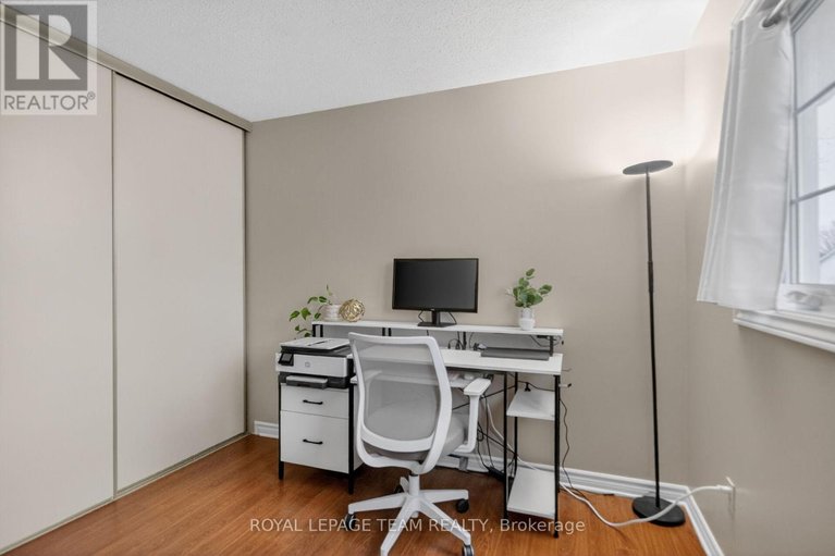 29608683/8-gowrie-drive/glencairnhazeldean/ottawa/ontario/K2L2S4_30