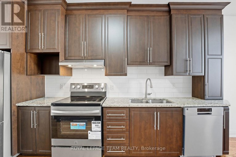29259375/1512-clementine-boulevard/billings-bridge/ottawa/ontario/K1H8E9_17