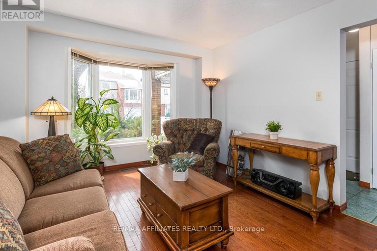 28164260/1015-alenmede-crescent/fairfield-heights/ottawa/ontario/K2B8H2_9