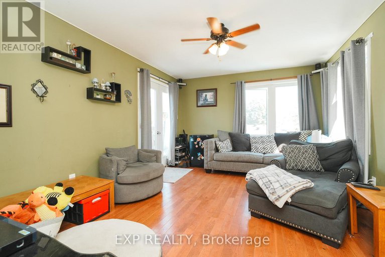 28875254/36-keewatin-crescent/borden-farmstewart-farmcarleton-heightsparkwood-hills/ottawa/ontario/K2E6Z1_23