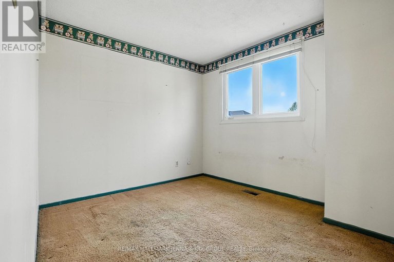 28807492/1115-st-emmanuel-terrace/convent-glen-north/ottawa/ontario/K1C2J6_19