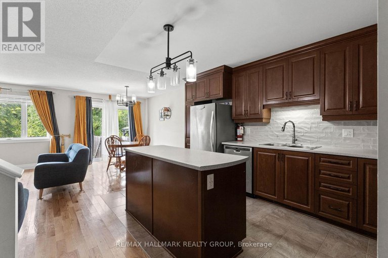 28887715/2309-marble-crescent/town-of-rockland/clarence-rockland/ontario/K4K0G9_5