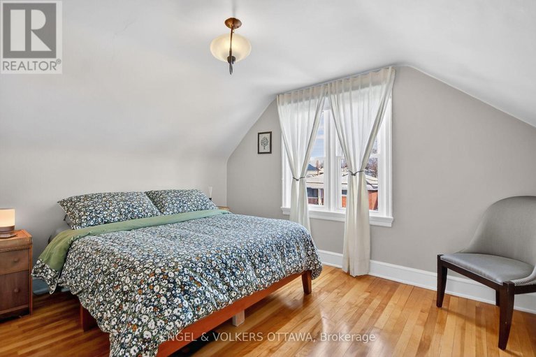 29397615/1235-erie-avenue/ridgemont/ottawa/ontario/K1V6G5_25