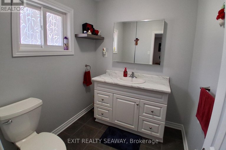 29536081/6731-gilmore-hill-street/south-glengarry-charlottenburgh-twp/south-glengarry/ontario/K6H7J3_21