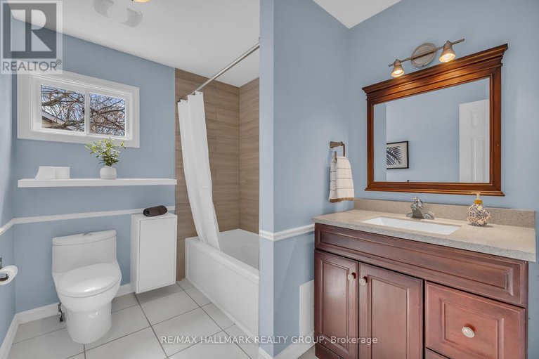 28280542/8-scharf-lane/glencairnhazeldean/ottawa/ontario/K2L2K2_21