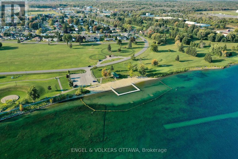 28804210/e-50-fifth-street-e/morrisburg/south-dundas/ontario/K0C1X0_27
