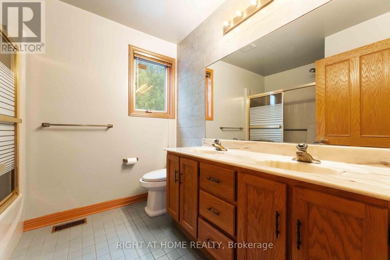 28765727/2-muirfield-gardens/cedar-hillorchard-estates/ottawa/ontario/K2R1B8_24