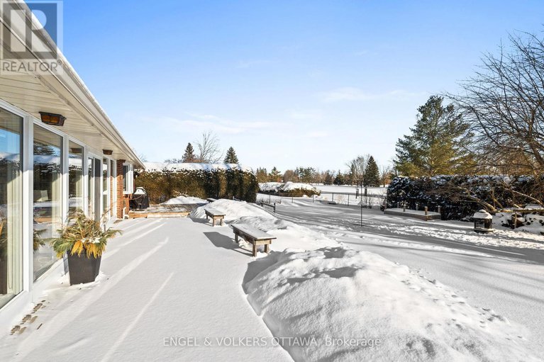 29309031/1304-fairway-drive/manotick-south-to-roger-stevens/ottawa/ontario/K4M1B3_44