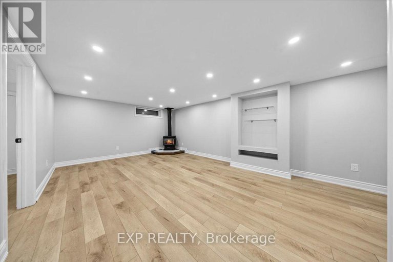 29178541/290-elderberry-terrace/chatelaine-village/ottawa/ontario/K1E1Z1_26