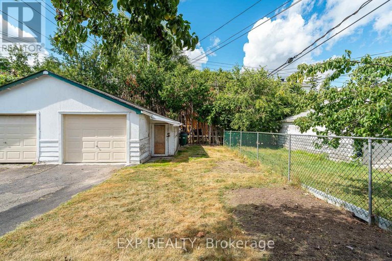 29054391/1008-riddell-avenue-s/mckellar-heightsglabar-park/ottawa/ontario/K2C2J5_29